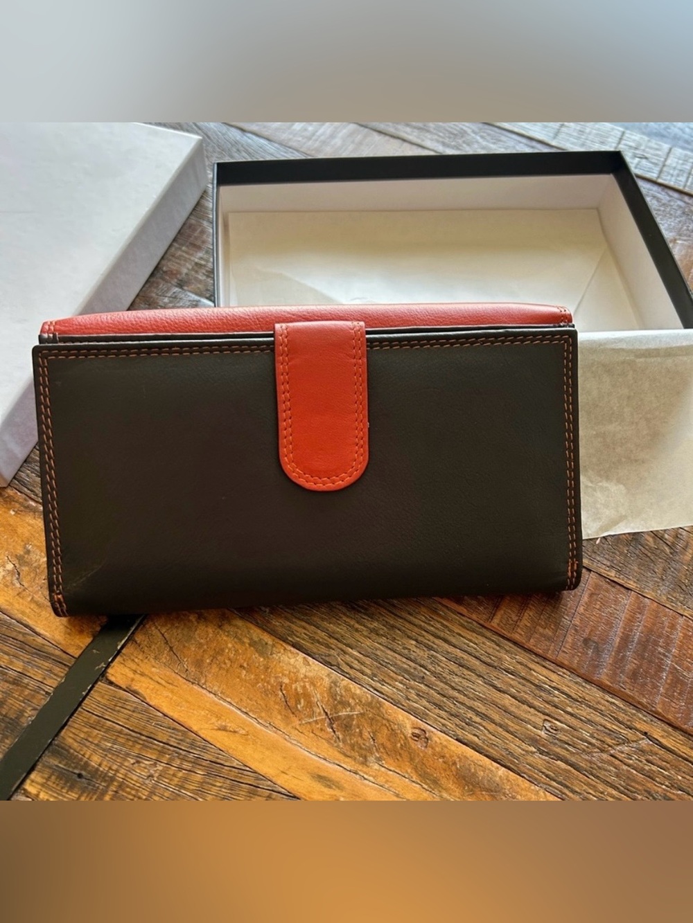 Vera Pelle Italian Leather Wallet and Coin Purse. New with box.